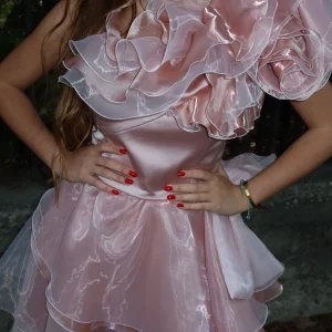 Abito corto con rouches