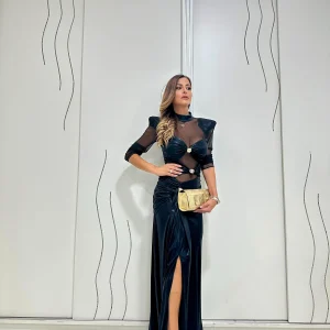 Abito con trasparenze