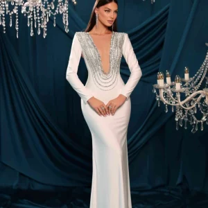 Abito lungo con scollo profondo in Svarovski