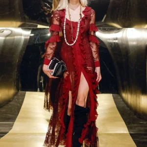 Abito bordeaux in pizzo